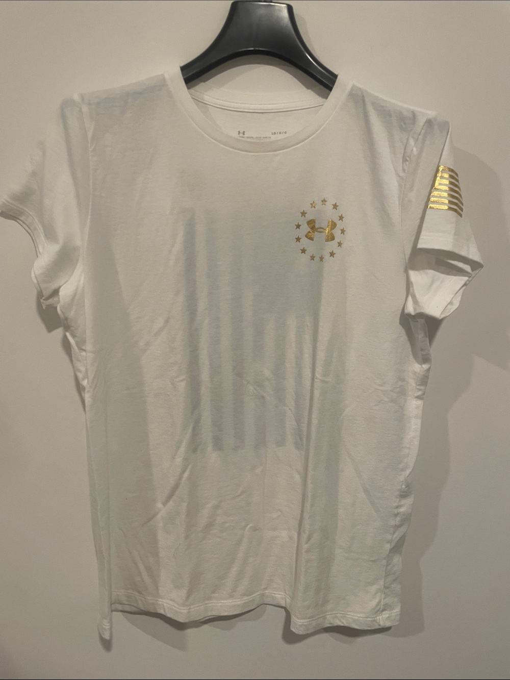 Under Armour women’s  Heatgear White Short-Sleeve Tee with Gold Emblem